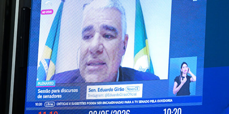 No painel, senador Eduardo Girão (Novo-CE) em pronunciamento via videoconferência.