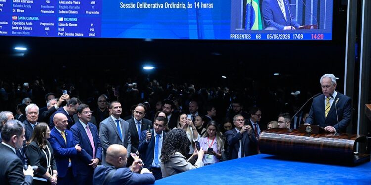 Hermes Klann toma posse como senador por Santa Catarina