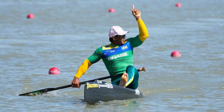 Isaquias Queiroz é prata na Copa do Mundo de Canoagem na Hungria