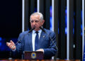 Senador Izalci Lucas (PL-DF) em discurso à tribuna.