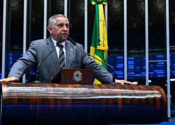 Em discurso, à tribuna, senador Izalci Lucas (PL-DF).