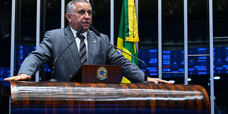 Em discurso, à tribuna, senador Izalci Lucas (PL-DF).