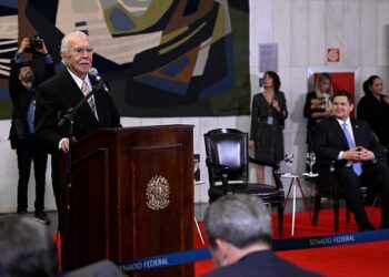 José Sarney relança três de seus romances no Senado