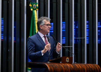 À tribuna, em discurso, senador Laércio Oliveira (PP-SE).