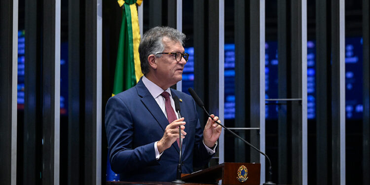 À tribuna, em discurso, senador Laércio Oliveira (PP-SE).