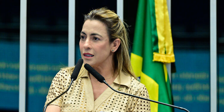 À tribuna, senadora Soraya Thronicke (Podemos-MS).