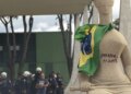 Moraes rejeita revisar pena de Débora do Batom, condenada pelo 8/1