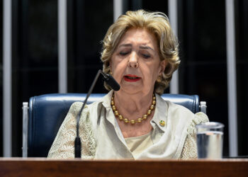Em pronunciamento, à mesa, senadora Ivete da Silveira (MDB-SC).