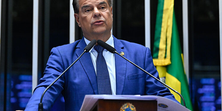 Senador Nelsinho Trad (PSD-MS) em discurso à tribuna.
