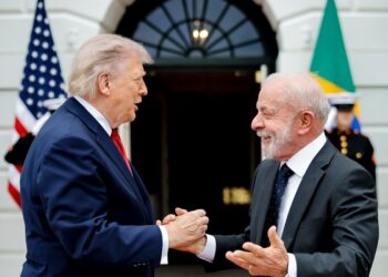 "Ninguém respeita lambe-botas", diz Lula sobre reunião com Trump