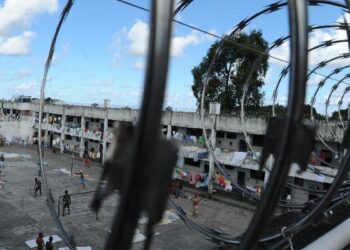 Operação apreende centenas de celulares em presídios estaduais