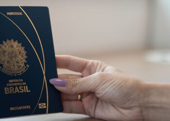 Passaportes brasileiros emitidos no exterior vão ficar mais baratos