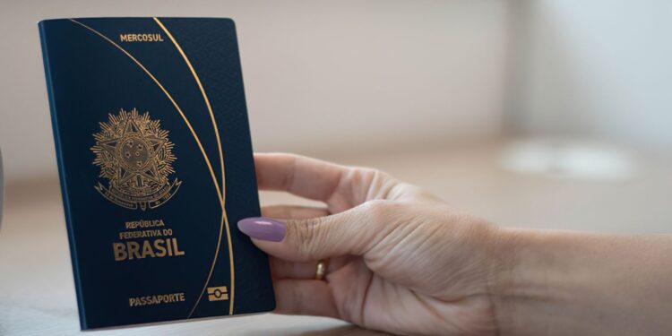 Passaportes brasileiros emitidos no exterior vão ficar mais baratos