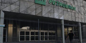 Petrobras bate recorde de produção de petróleo e gás no 1º trimestre