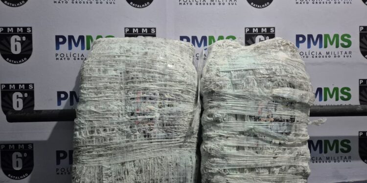 Polícia Militar e PRF no Posto Lampião Aceso: Homem é preso por tráfico de drogas em ônibus
