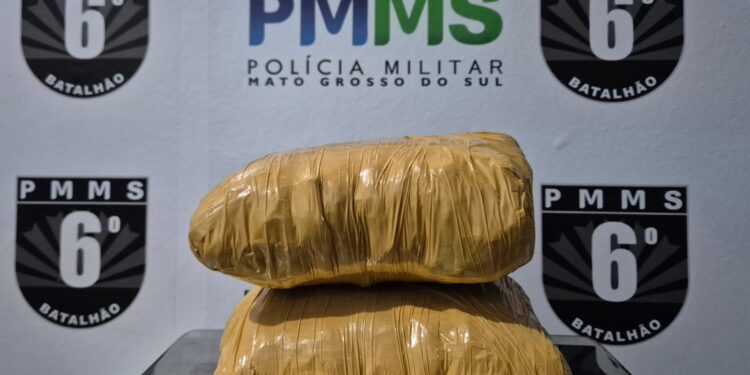 Polícia Militar no Posto Lampião Aceso: Mulher de 22 anos é presa por tráfico de drogas em veículo de passageiros