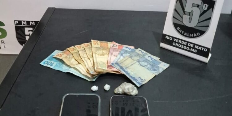 Polícia Militar prende dupla por tráfico de drogas em Rio Verde de MT