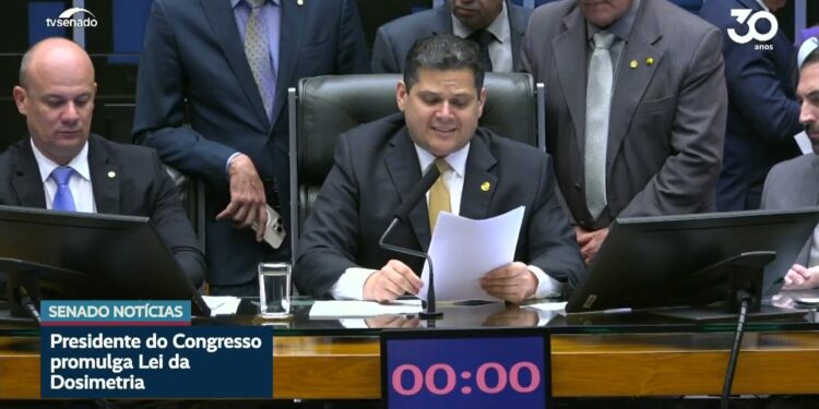 Presidente do Congresso promulga Lei da Dosimetria