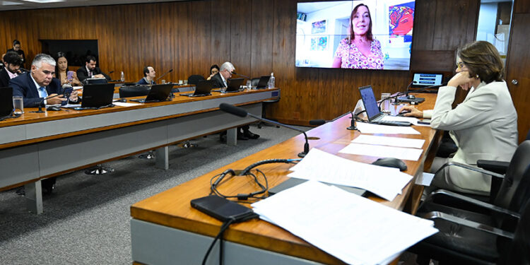 Prioridade a vítimas de violência doméstica em exames periciais vai a Plenário