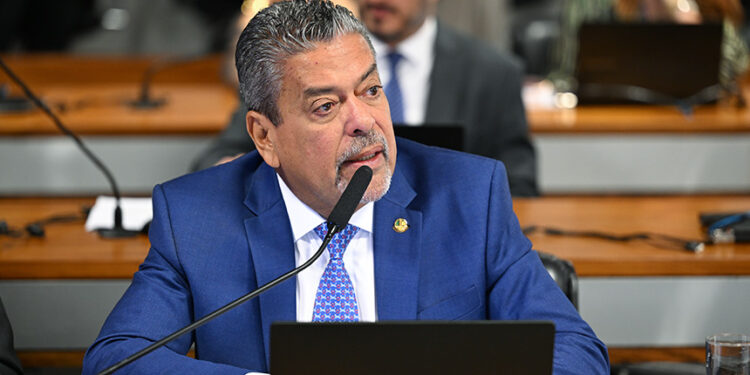 Em pronunciamento, à bancada, senador Dr. Hiran (PP-RR).