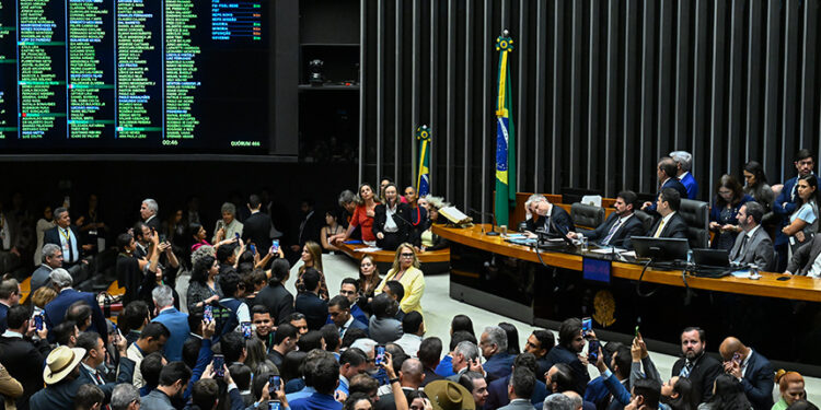 Promulgada lei que possibilita redução de penas pelo 8 de janeiro