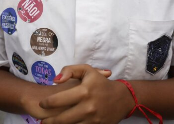 Quase 50% das mulheres maiores de 16 anos sofreram assédio em 2025