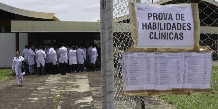 Revalida: prova de habilidades clínicas acontece neste fim de semana