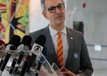 Romeu Zema é denunciado por ataques a Gilmar Mendes