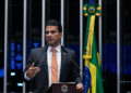 Senador Irajá (PSD-TO) em discurso à tribuna.
