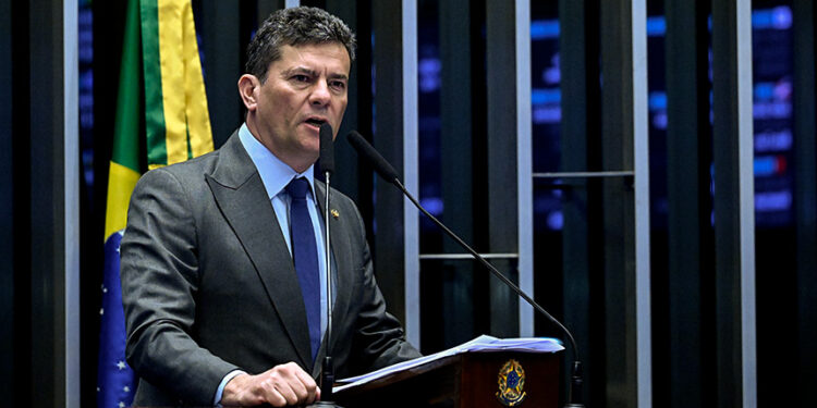 Senador Sergio Moro (PL-PR) em discurso à tribuna.