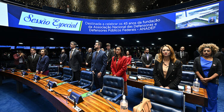 Sessão destaca importância da Defensoria Pública da União