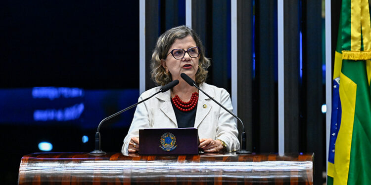 Senadora Teresa Leitão (PT-PE) em discurso à tribuna.