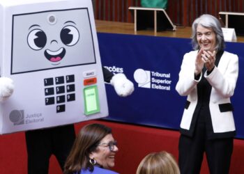 Urna eletrônica "acabou com a fraude eleitoral”, diz Cármen Lúcia