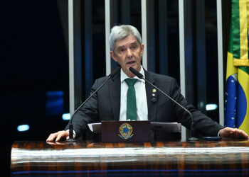 Senador Jaime Bagattoli (PL-RO) em discurso à tribuna.