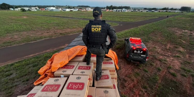 Contrabando de R$ 1,2 milhão é interceptado em estrada rural