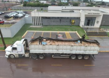 DOF apreende carreta com 35 mil pacotes de cigarros em Fátima do Sul
