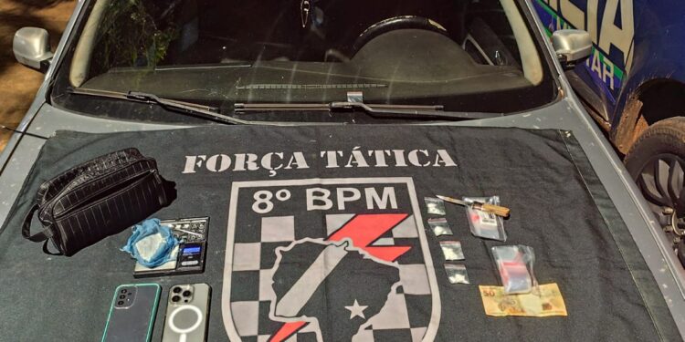 PM apreende cocaína pronta para venda e conduz suspeitos em Ivinhema