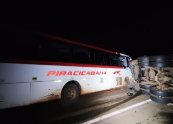 Grave acidente na BR-262 em MS envolve carro, ônibus e carreta com gado