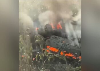 Carro capota, pega fogo e assusta em estrada de Sidrolândia