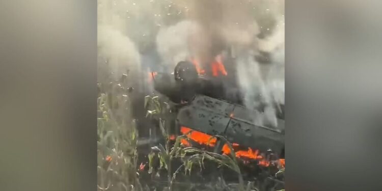 Carro capota, pega fogo e assusta em estrada de Sidrolândia