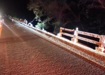 Veículo rompe proteção de ponte e mobiliza buscas em Rio Brilhante