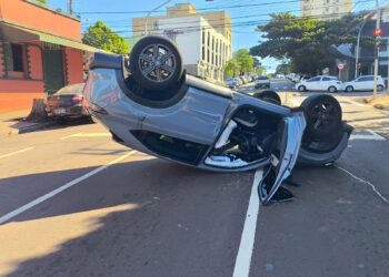 Idosa de 73 anos capota SUV após acidente em Campo Grande