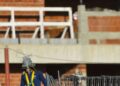 Construção empregou 2,5 milhões e pagou média de 2,1 salários mínimos