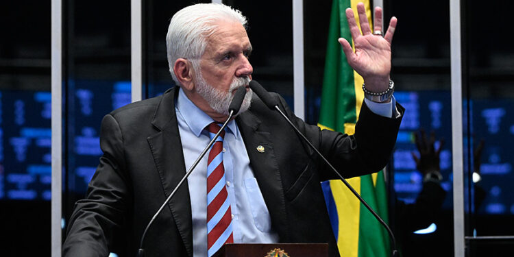 Em discurso, à tribuna, senador Jaques Wagner (PT-BA).