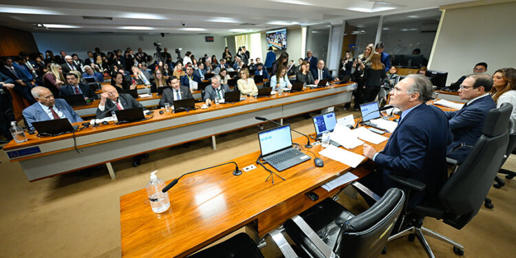 CAE vota pedidos de financiamento internacional para fundos regionais