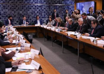 Câmara: governo retira urgência do fim da escala 6x1 e destrava pauta