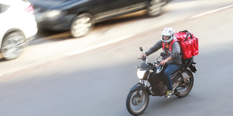 Congresso avalia MP que cria linha de crédito para motociclista de aplicativo