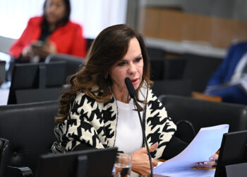 Em pronunciamento, à bancada, relatora do PL 4.403/2024, senadora Professora Dorinha Seabra (União-TO).
