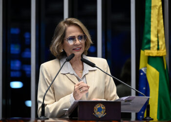 Em discurso,  à tribunaa, senadora Damares Alves (Republicanos-DF).