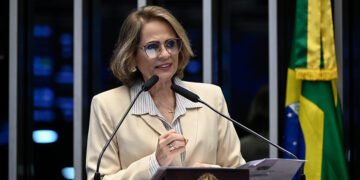 Em discurso,  à tribunaa, senadora Damares Alves (Republicanos-DF).